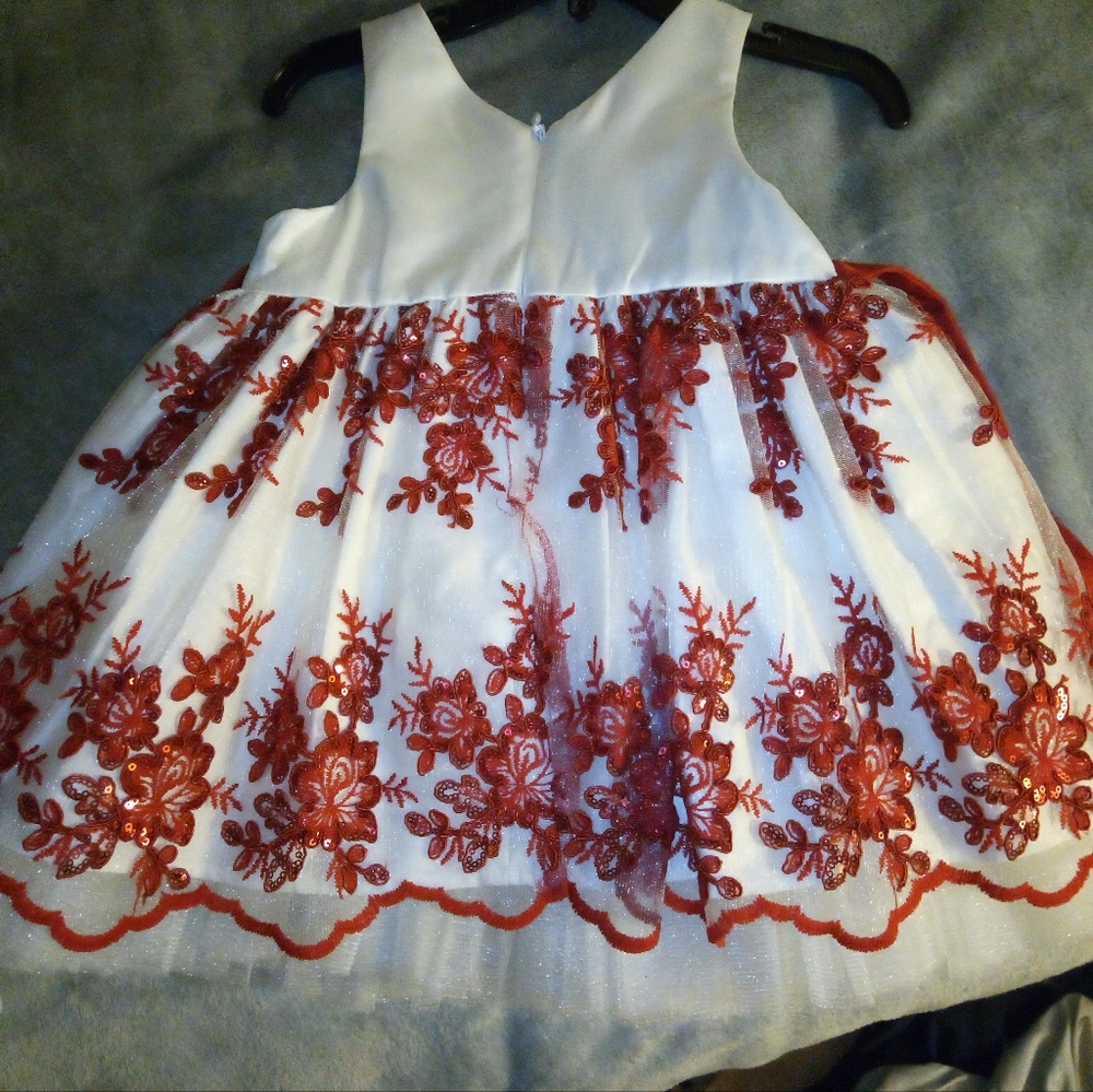 Girls dress - Picture 1 of 3